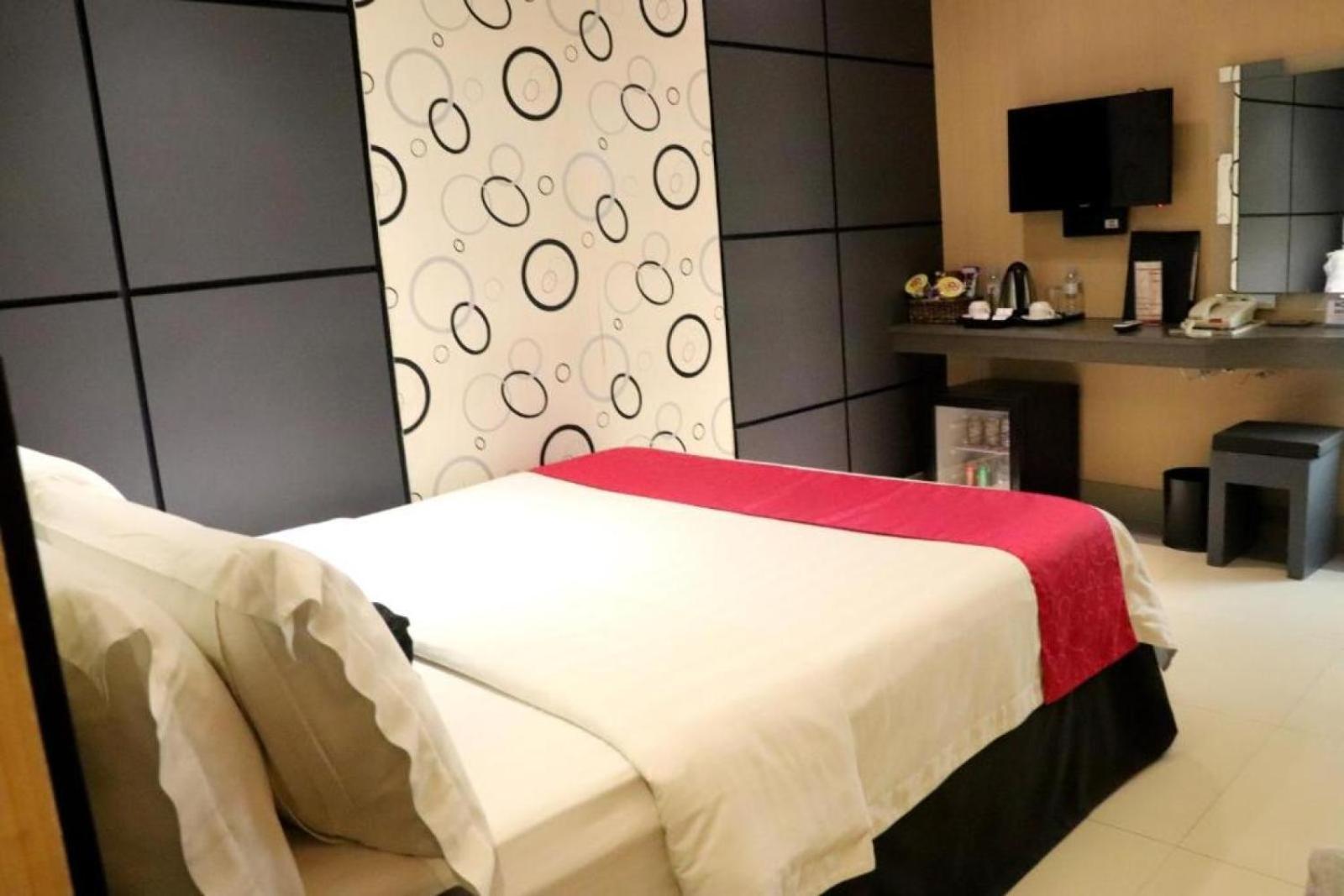 Eloisa Royal Suites Lapu-Lapu City Eksteriør billede