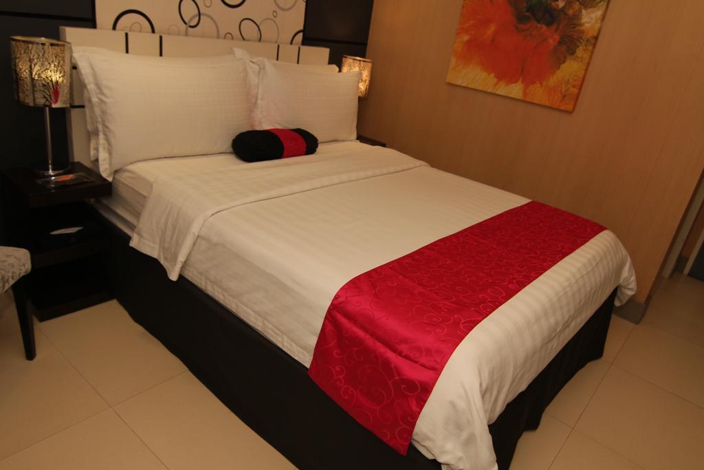 Eloisa Royal Suites Lapu-Lapu City Eksteriør billede